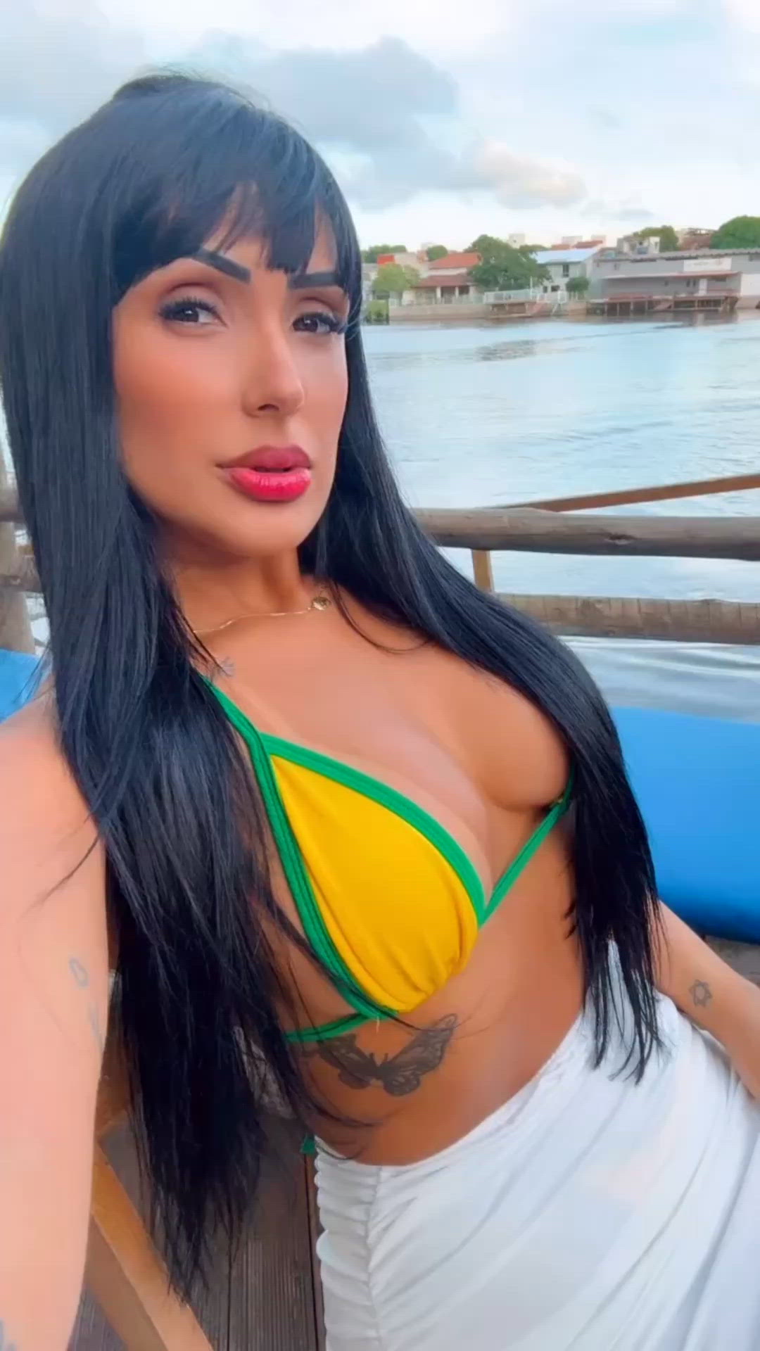 Vídeo Alice Saad, Vitória ES - Mineira baixinha e gostosa - Clique para assistir