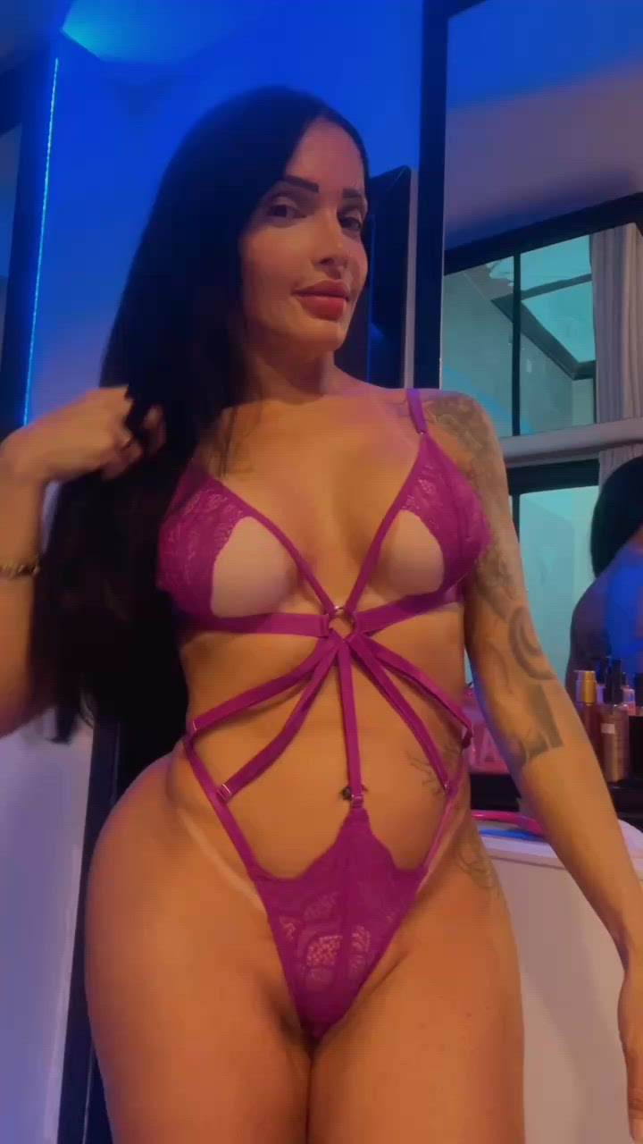 Vídeo Bella Portinari, Vitória ES - Estilo panicat - Clique para assistir