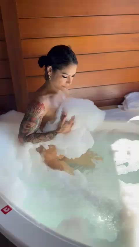 Vídeo Bianca Mel, Cariacica ES - O alto nível de sofisticação e prazer - Clique para assistir