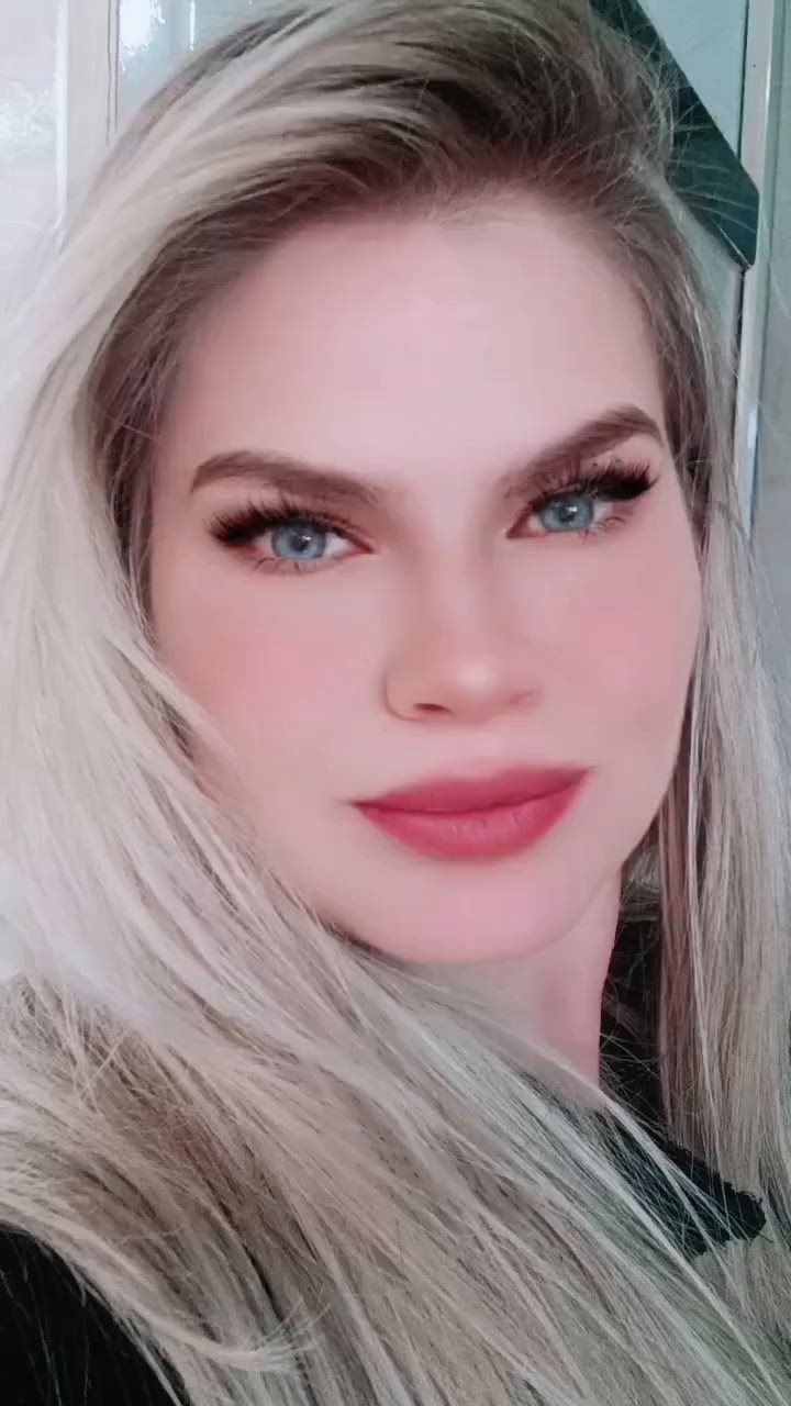 Vídeo Bianca Salles, Vila Velha ES - Loira natural,  estilo cavalona - Clique para assistir