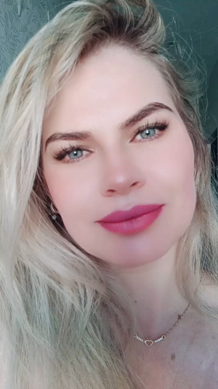 Vídeo Bianca Salles, Vila Velha ES - Loira natural,  estilo cavalona - Clique para assistir