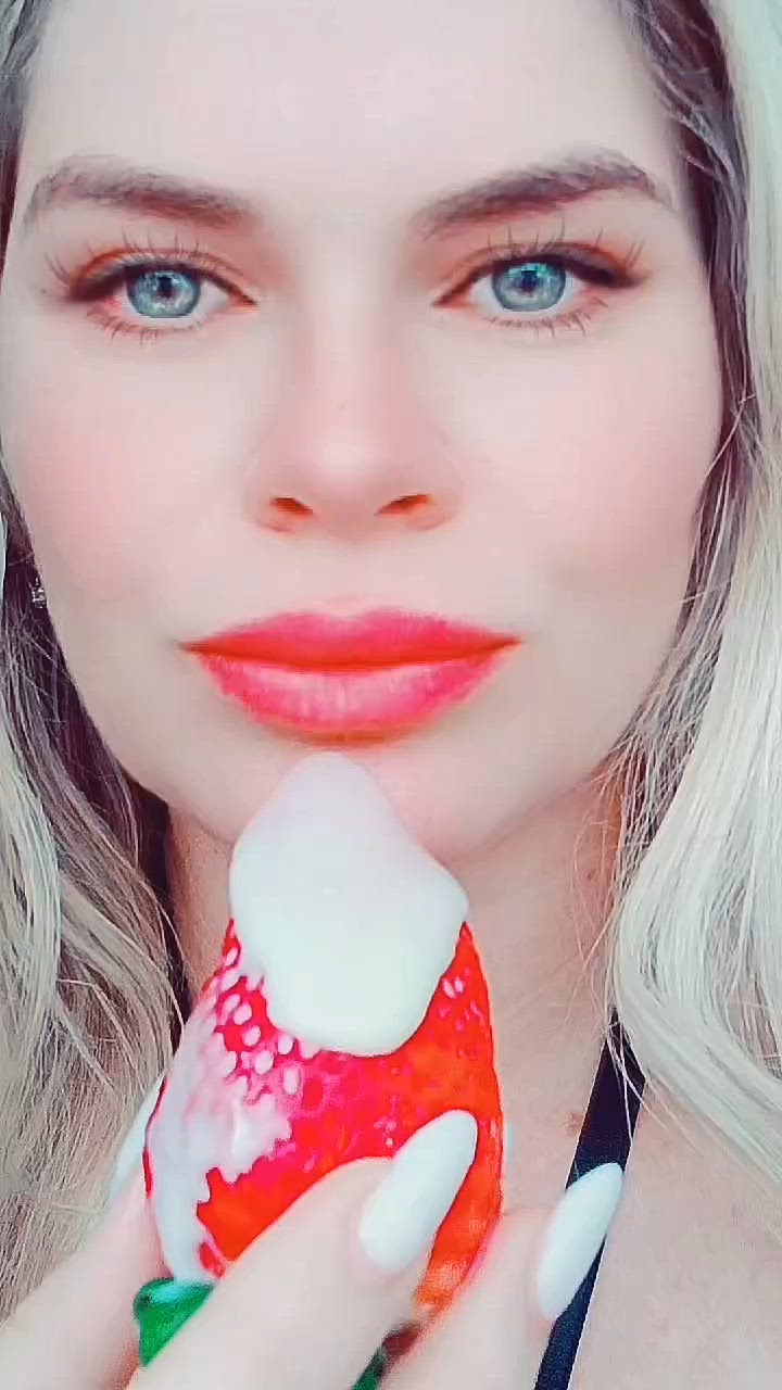 Vídeo Bianca Salles, Vila Velha ES - Loira natural,  estilo cavalona - Clique para assistir