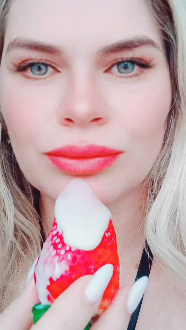 Vídeo Bianca Salles, Vila Velha ES - Loira natural, estilo cavalona