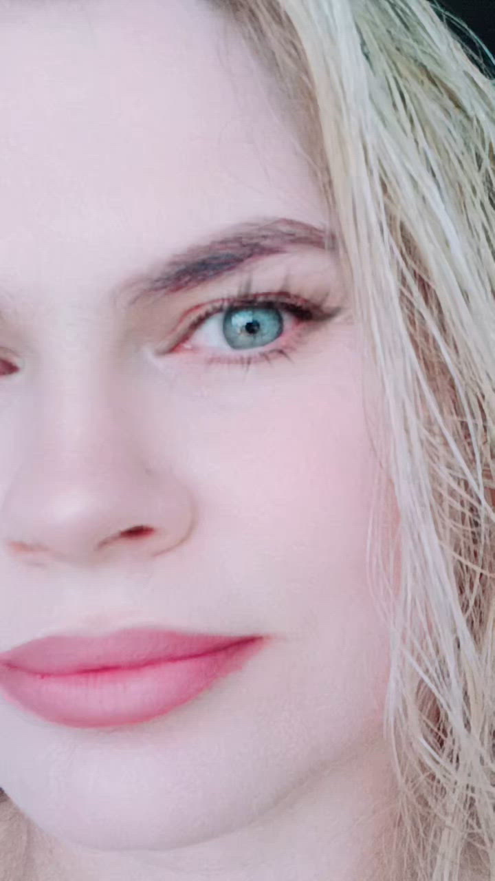 Vídeo Bianca Salles, Vila Velha ES - Loira natural,  estilo cavalona - Clique para assistir