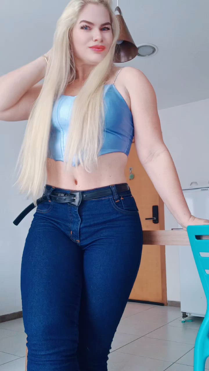 Vídeo Bianca Salles, Vila Velha ES - Loira natural,  estilo cavalona - Clique para assistir