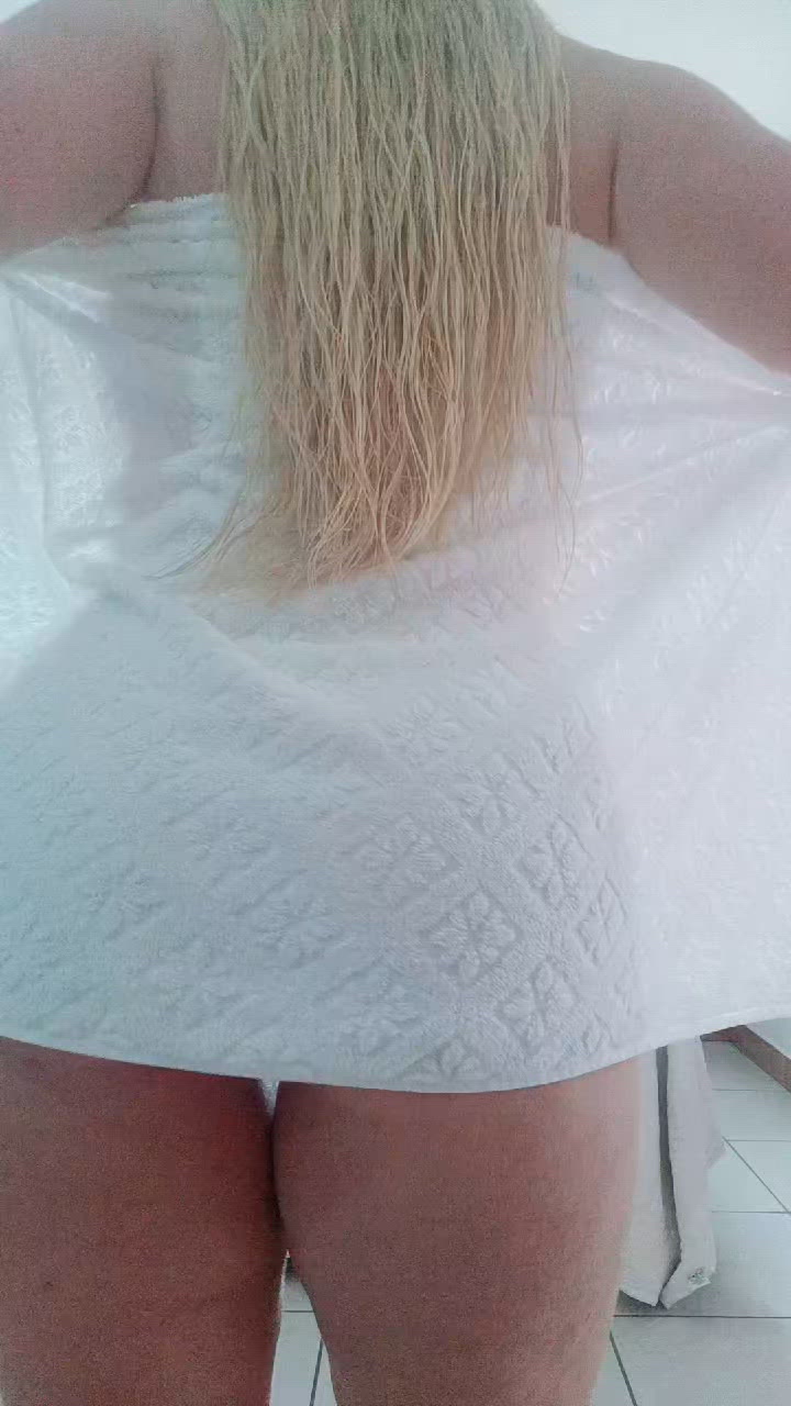 Vídeo Bianca Salles, Vila Velha ES - Loira natural,  estilo cavalona - Clique para assistir