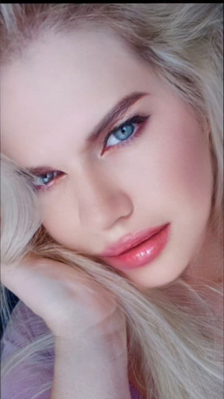 Vídeo Bianca Salles, Vila Velha ES - Loira natural,  estilo cavalona - Clique para assistir