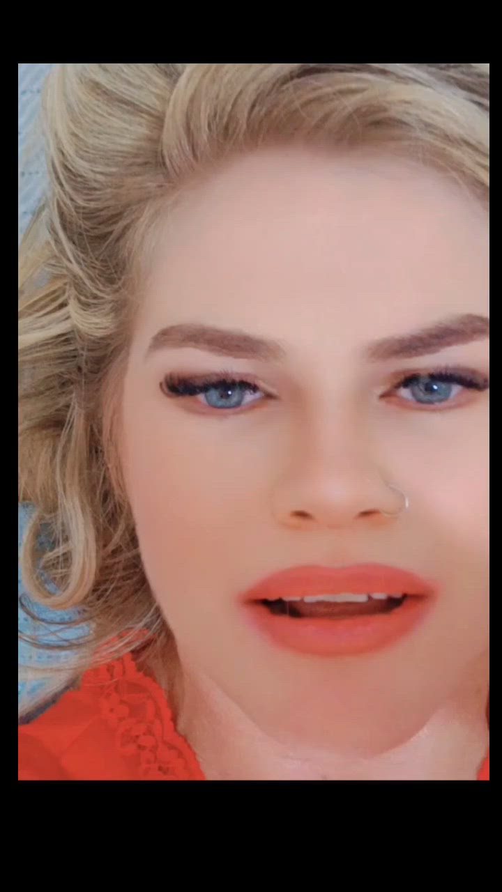 Vídeo Bianca Salles, Vila Velha ES - Loira natural,  estilo cavalona - Clique para assistir
