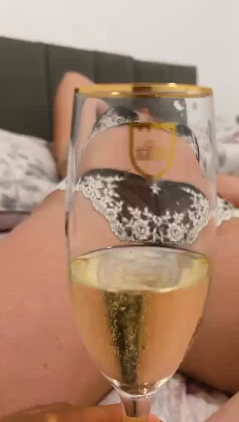 Vídeo Capitu, Vitória ES - Mineirinha bem feitinha e carinhosa - Clique para assistir