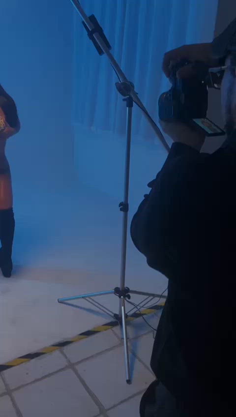 Vídeo Clara Aguiar, Vila Velha ES - Baixinha, tatuada, dançarina e muito safada - Clique para assistir