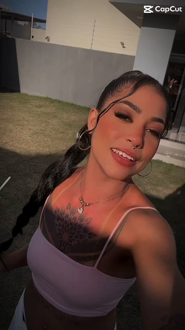 Vídeo Clara Aguiar, Vila Velha ES - Baixinha, tatuada, dançarina e muito safada - Clique para assistir