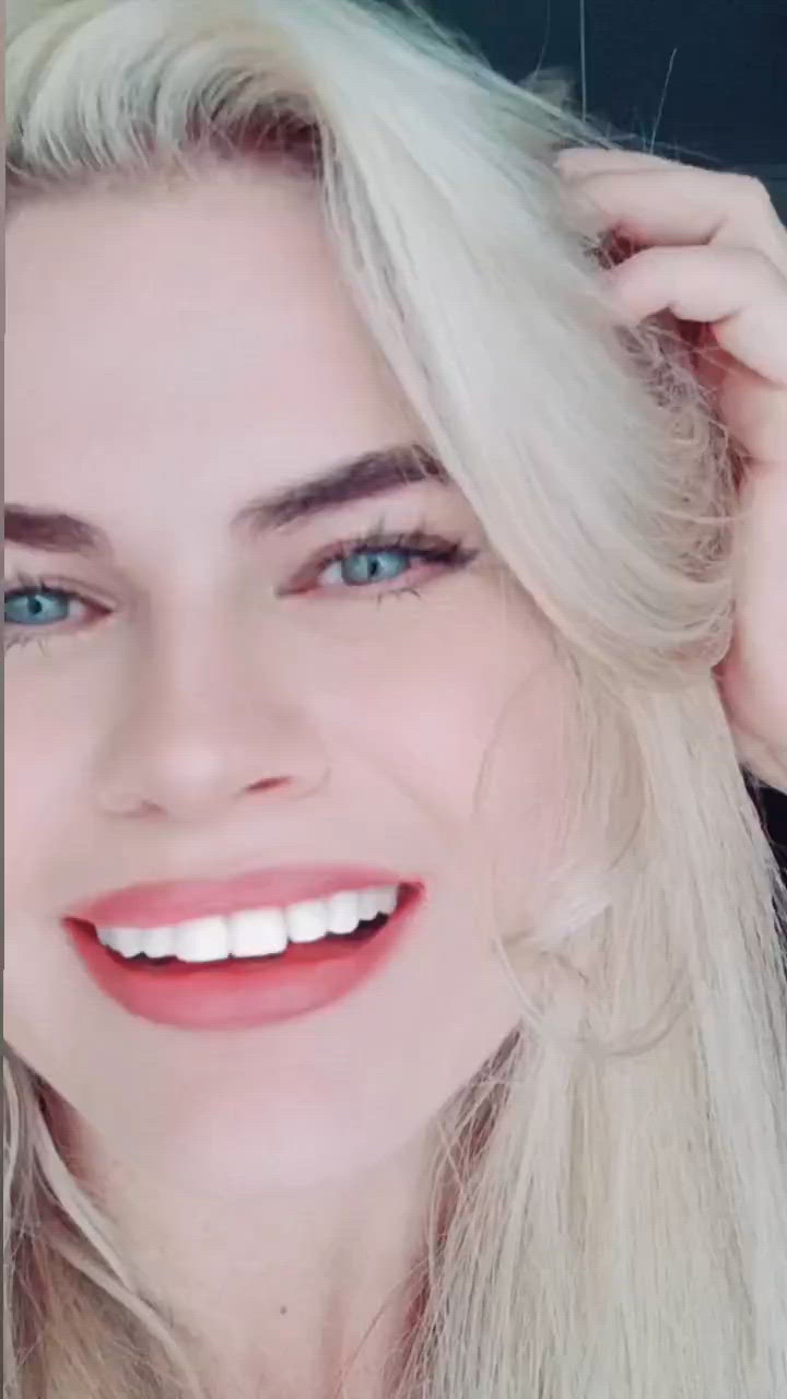 Vídeo Clara Mel, Guarapari ES - Italiana branquinha - Clique para assistir