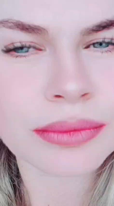 Vídeo Clara Mel, Cachoeiro de Itapemirim ES - Italiana branquinha - Clique para assistir