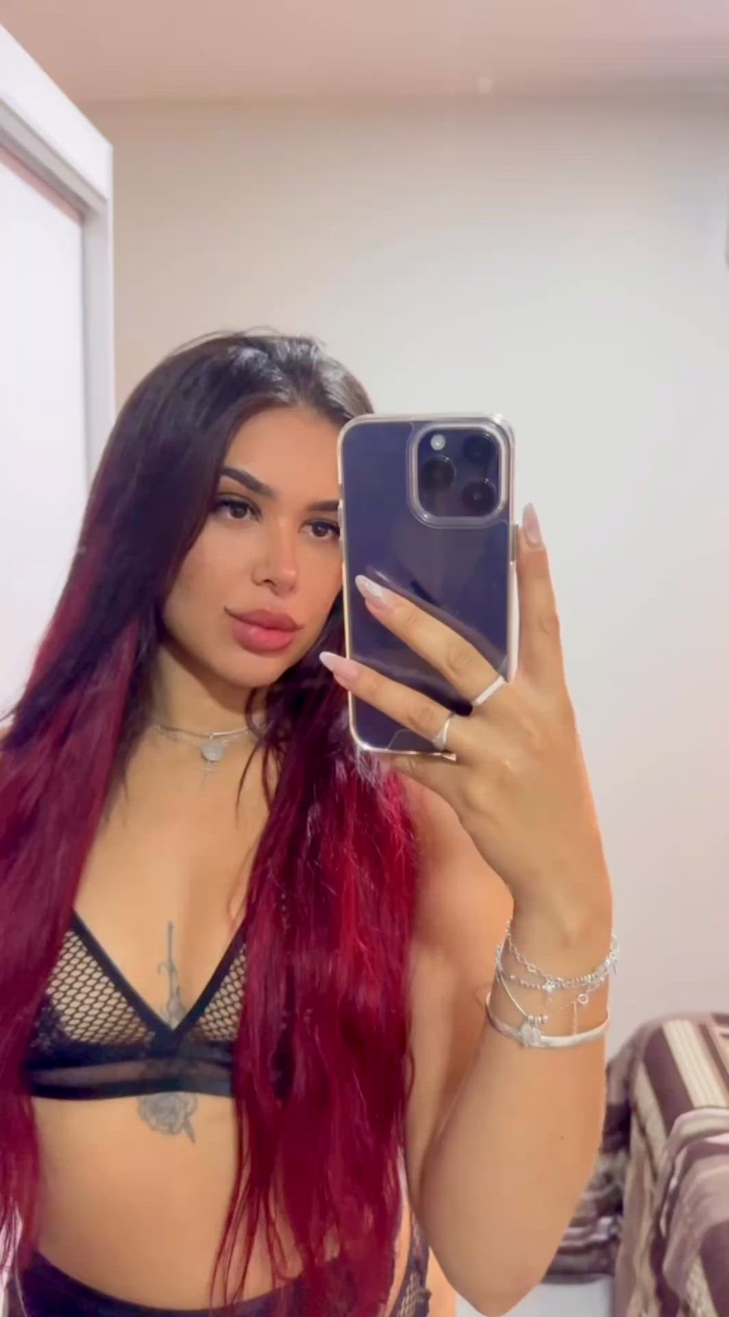 Vídeo Eduarda Nobre, Vitória ES - Ruiva, tatuada e inesquecível - Clique para assistir