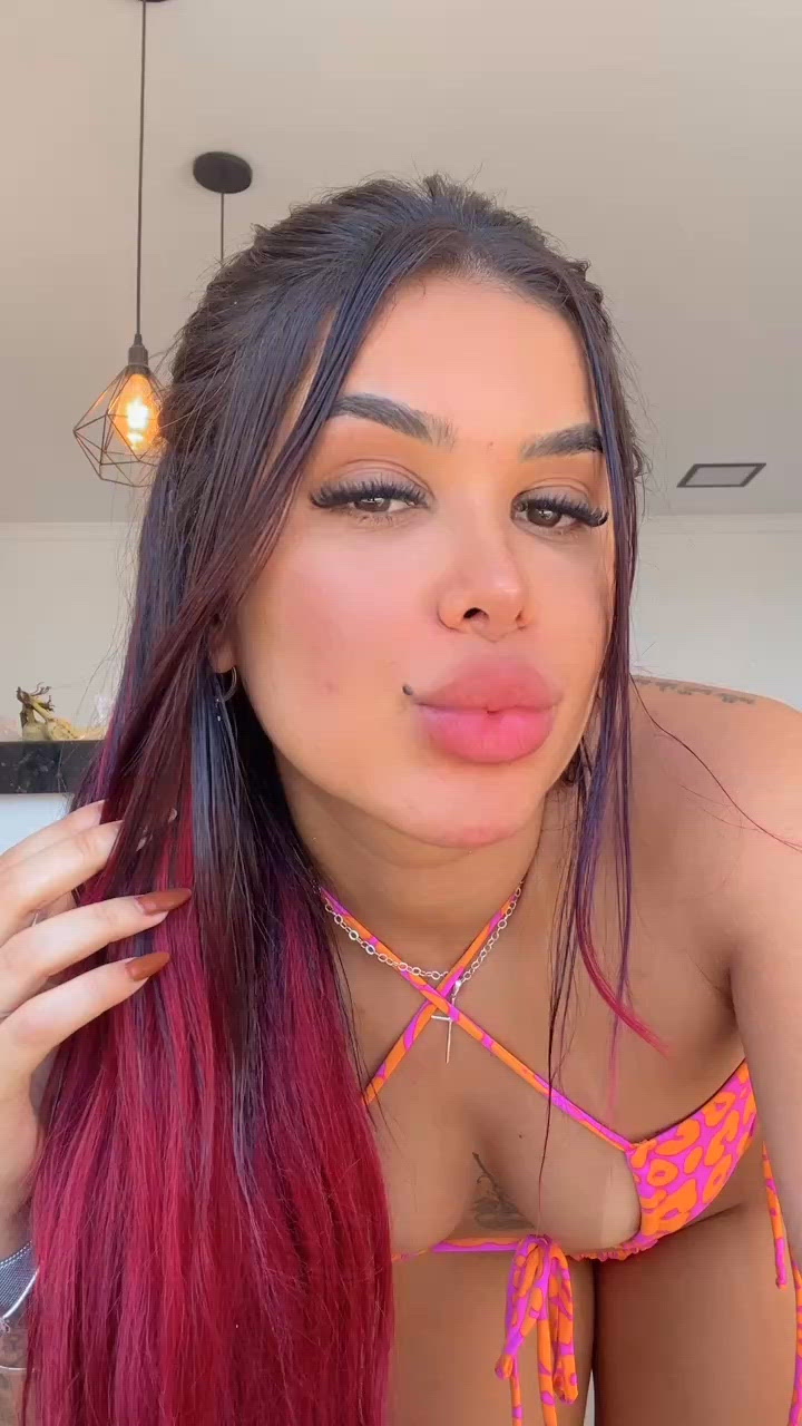 Vídeo Eduarda Nobre, Vitória ES - Ruiva, tatuada e inesquecível - Clique para assistir