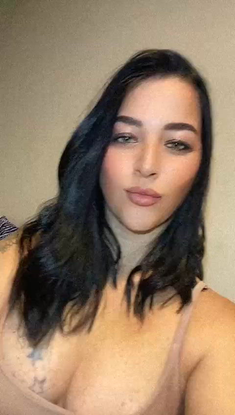 Vídeo Giovanna, Cachoeiro de Itapemirim ES - Bem branquinha e toda natural - Clique para assistir