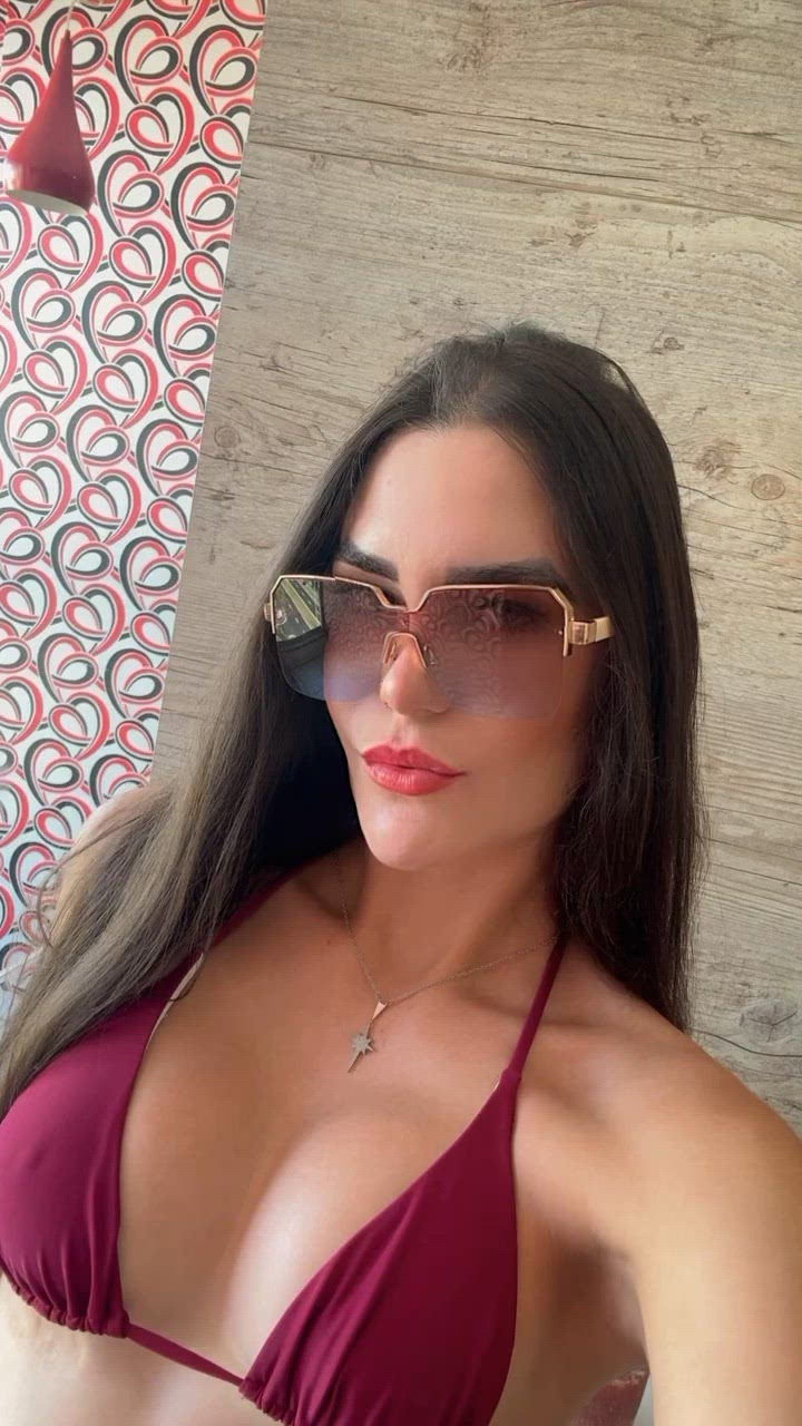 Vídeo Hanna Almeida, Vitória ES - Modelo de luxo - Clique para assistir