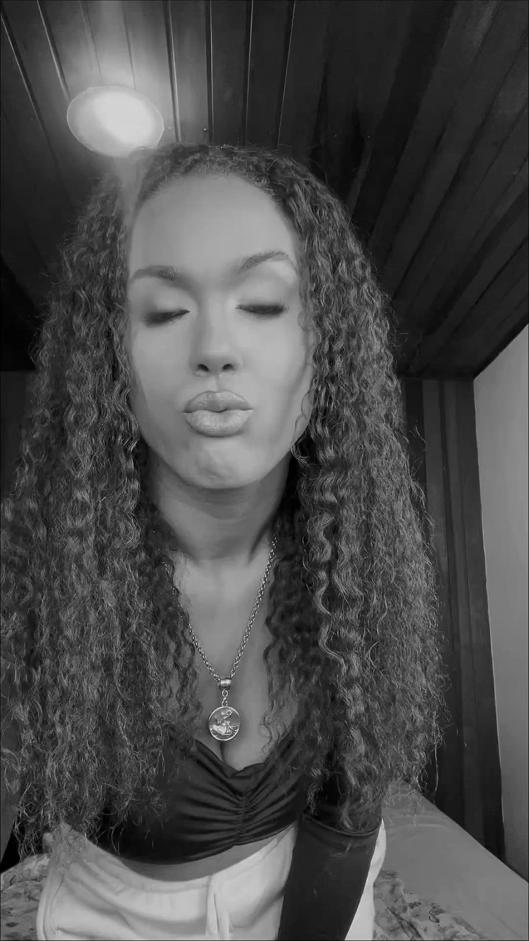 Vídeo Isabella Fox, Vitória ES - Carioca educada e safada, massagem íntima e relaxante - Clique para assistir