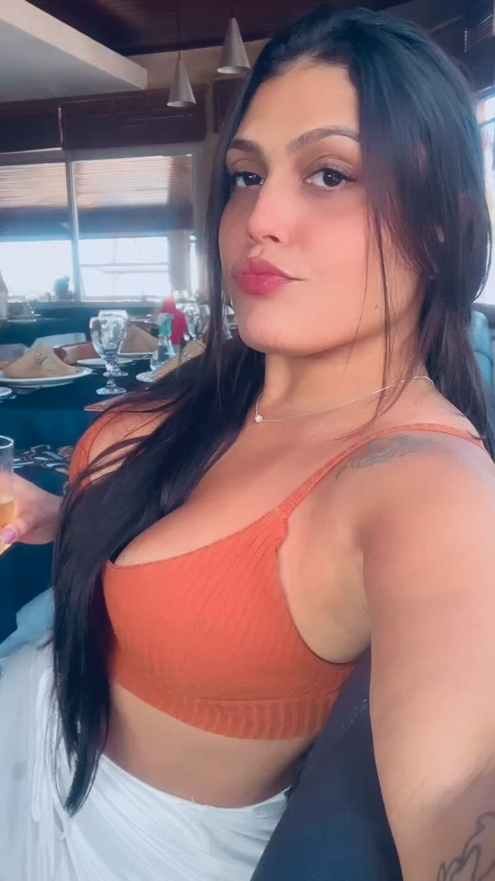 Vídeo Julia Albuquerque, Cachoeiro de Itapemirim ES - Acompanhante - Clique para assistir