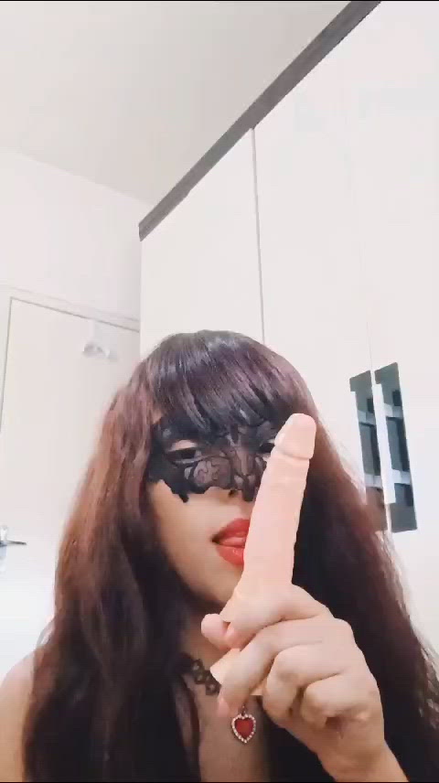 Vídeo Julie, Vila Velha ES - Pequena gostosa, estilo namoradinha carinhosa - Clique para assistir