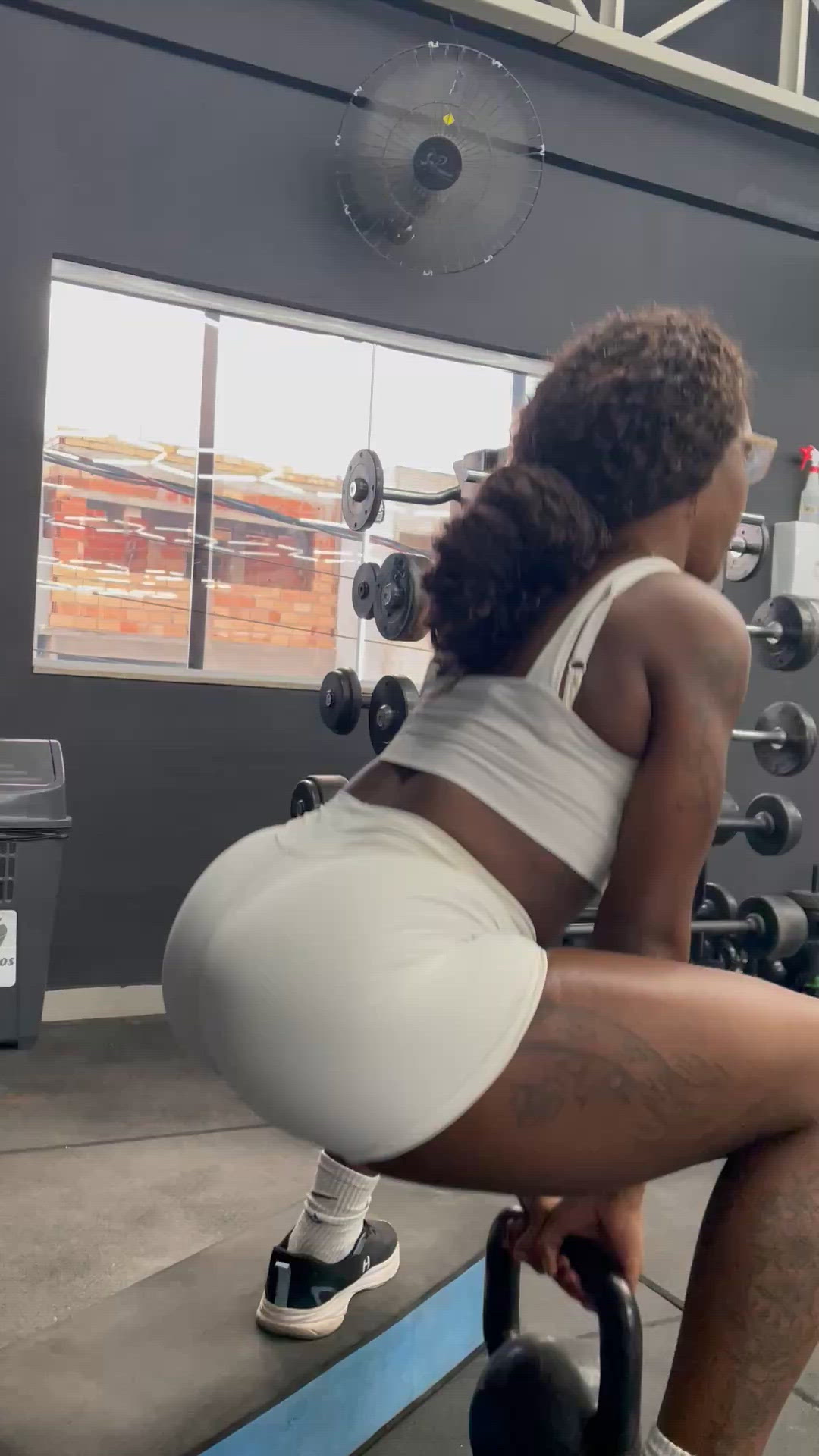 Vídeo Lavinia Salles, Vitória ES - Ninfeta sexy, sua bombom - Clique para assistir