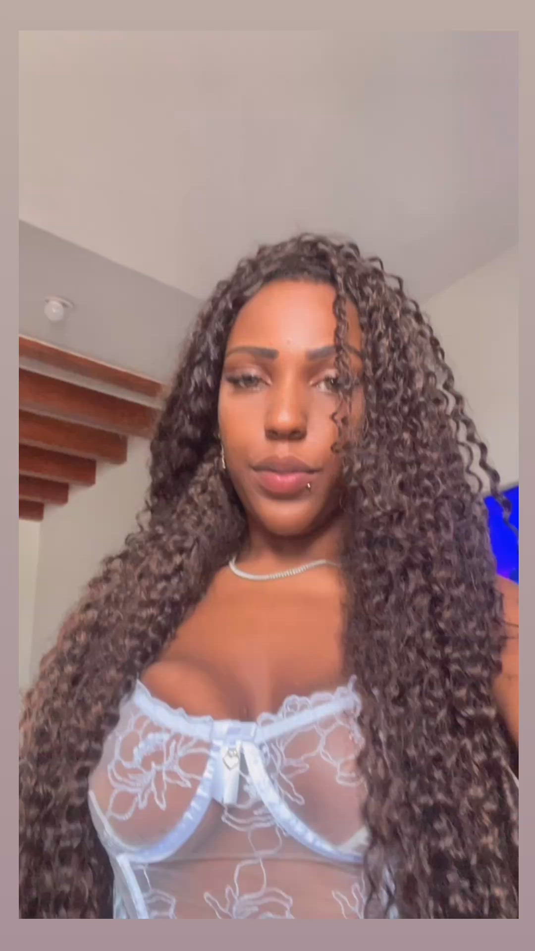 Vídeo Lavinia Salles, Vitória ES - Ninfeta sexy, sua bombom - Clique para assistir