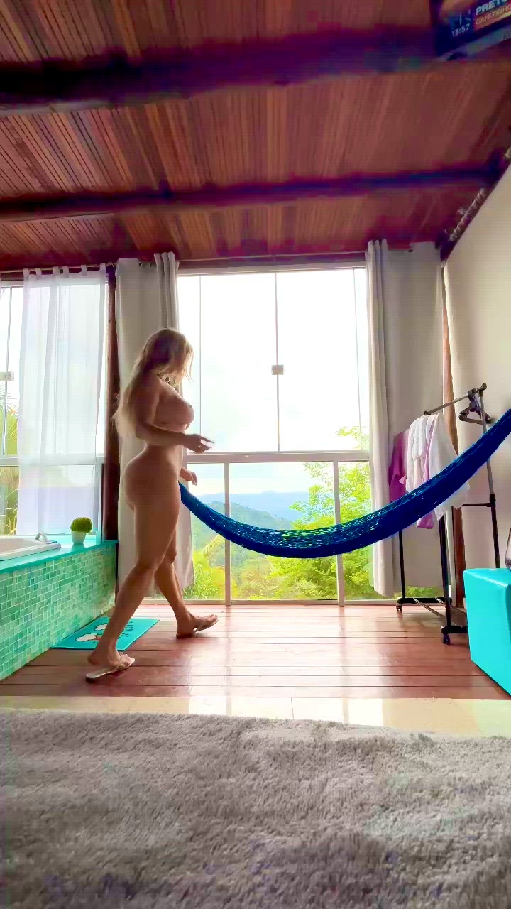 Vídeo Letícia Rocha, Rio de Janeiro RJ - A patroa das curvas! Vem me ver no vídeo com brinquedo - Clique para assistir