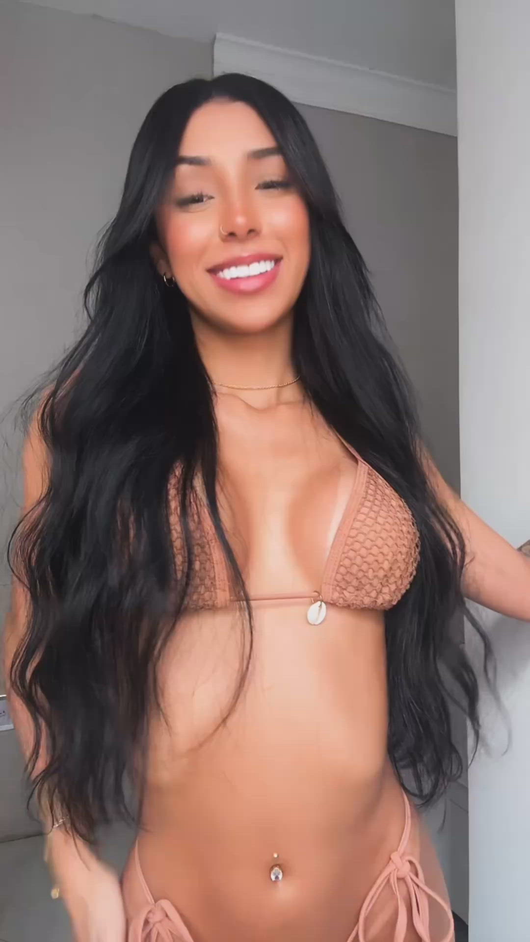 Vídeo Letícia Souza, Vila Velha ES - Ninfeta provocante - Clique para assistir