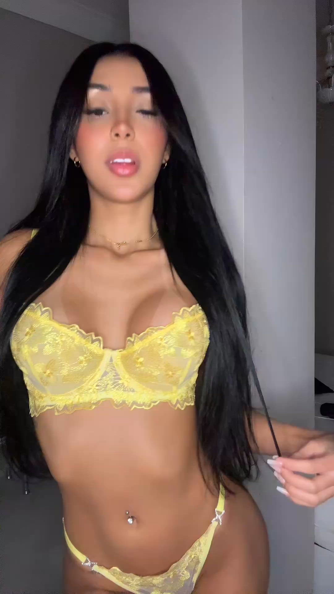 Vídeo Letícia Souza, Vila Velha ES - Ninfeta provocante - Clique para assistir