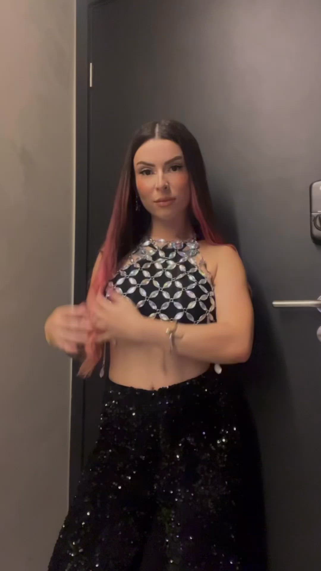 Vídeo Manuele, Vitória ES - Presencial, virtual, com massagem e à casais - Clique para assistir