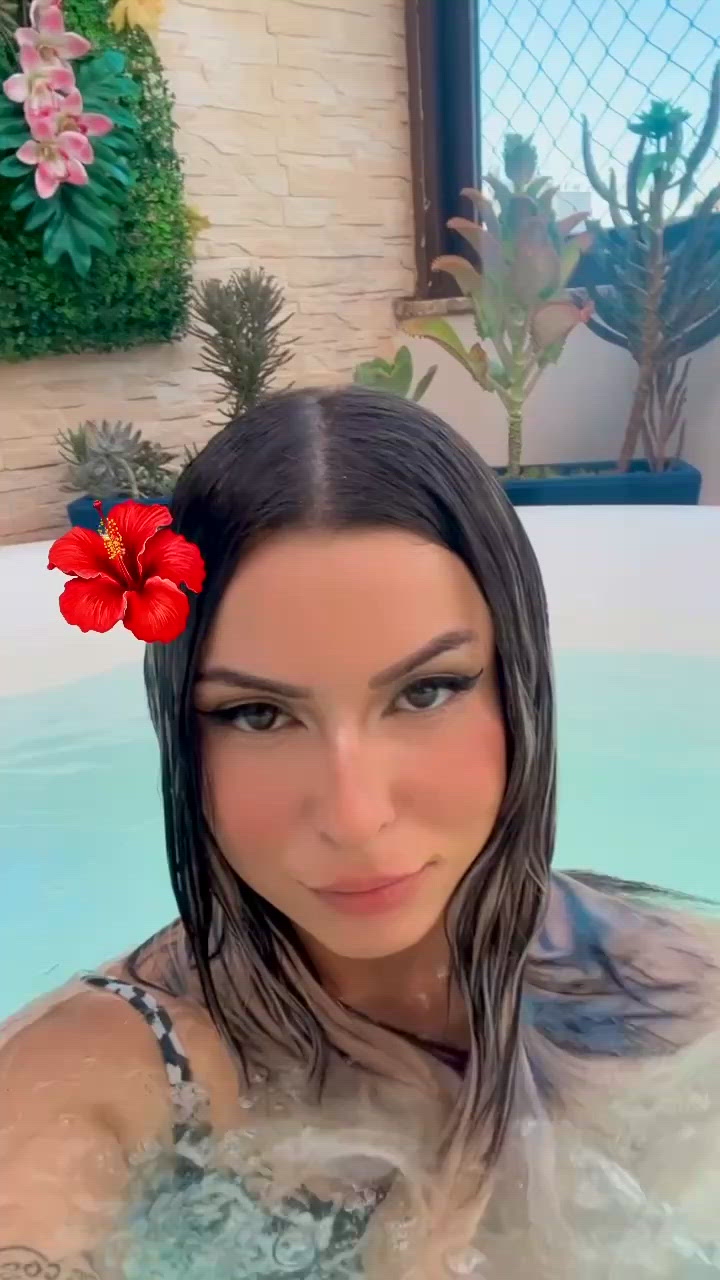 Vídeo Manuele, Vitória ES - Presencial, virtual, com massagem e à casais - Clique para assistir