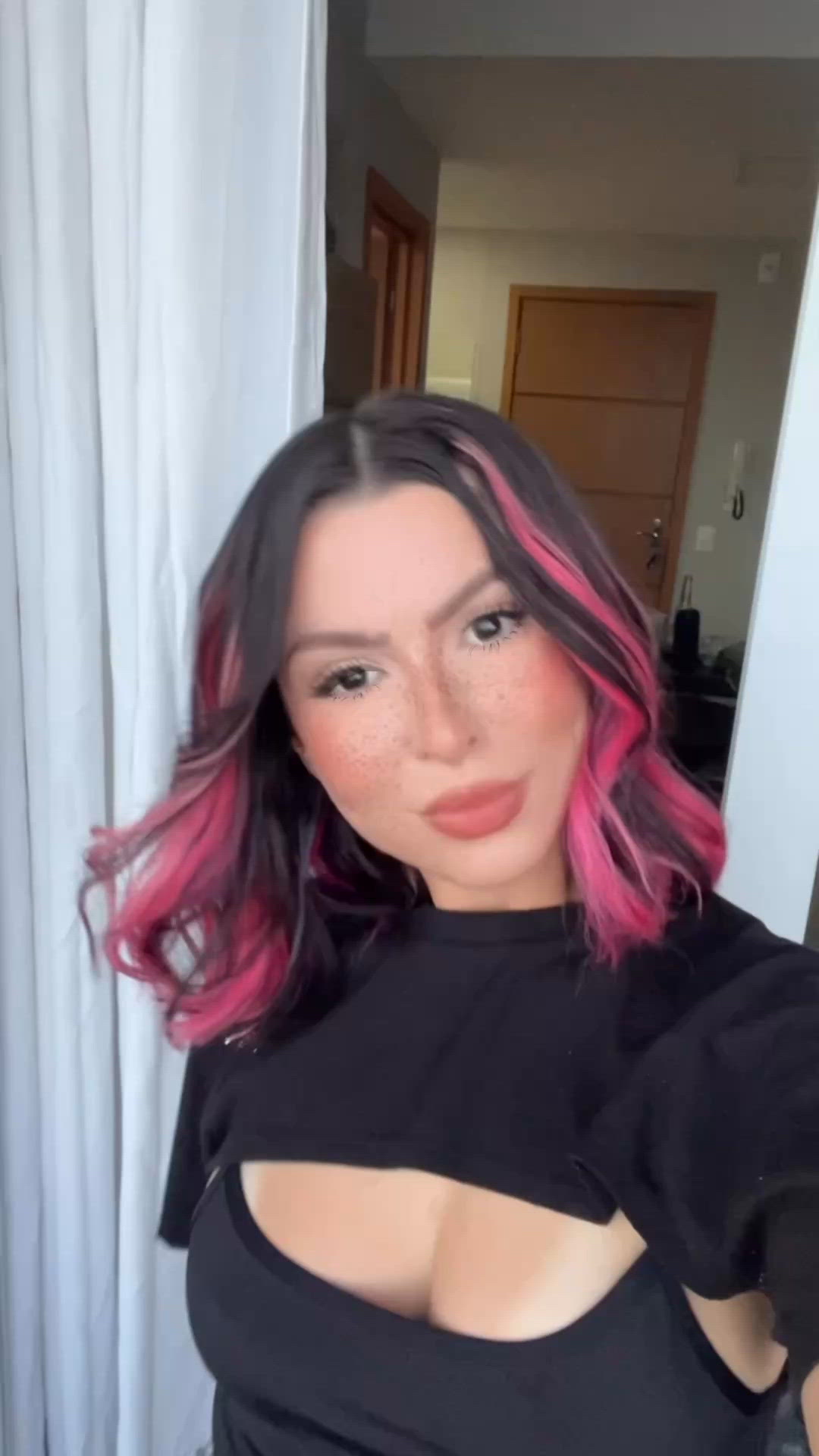 Vídeo Manuele, Vitória ES - Presencial, virtual, com massagem e à casais - Clique para assistir