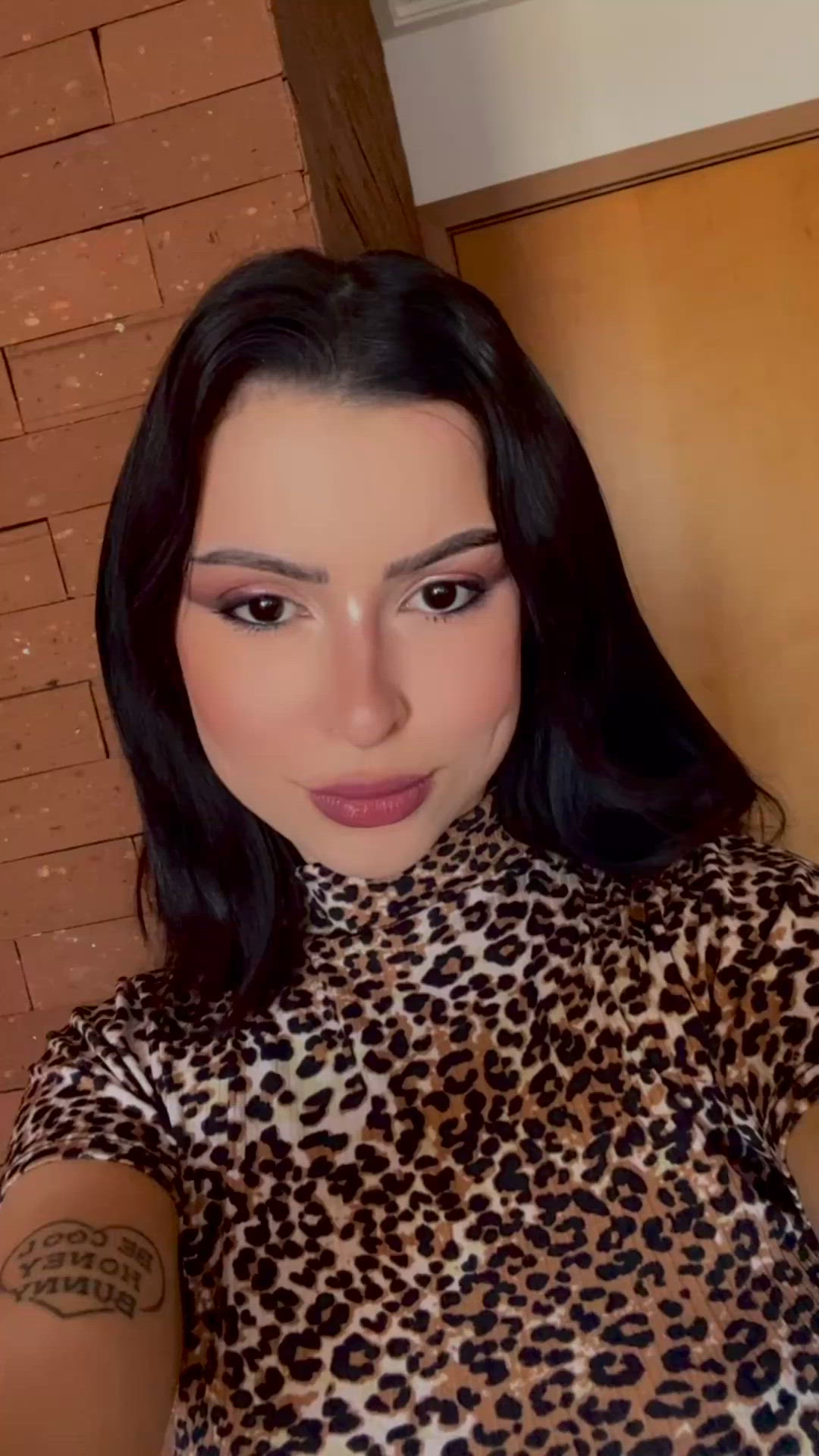 Vídeo Manuele, Vitória ES - Presencial, virtual, com massagem e à casais - Clique para assistir