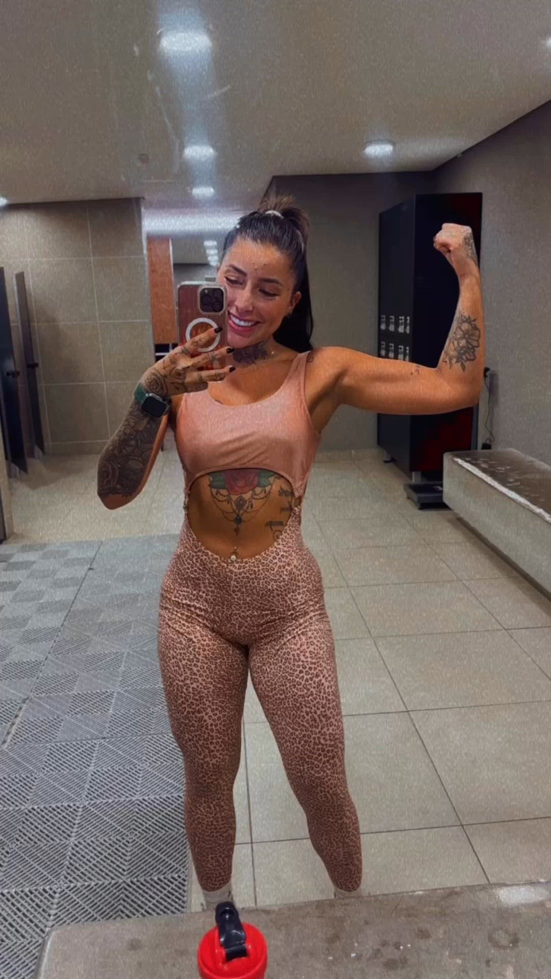 Vídeo Manuella Mello, Vitória ES - Paulista tatuada - Clique para assistir