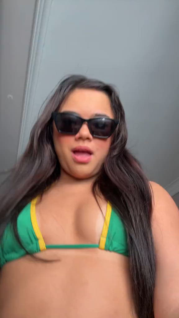 Vídeo Mia, Vila Velha ES - A ninfeta dos seus sonhos - Clique para assistir