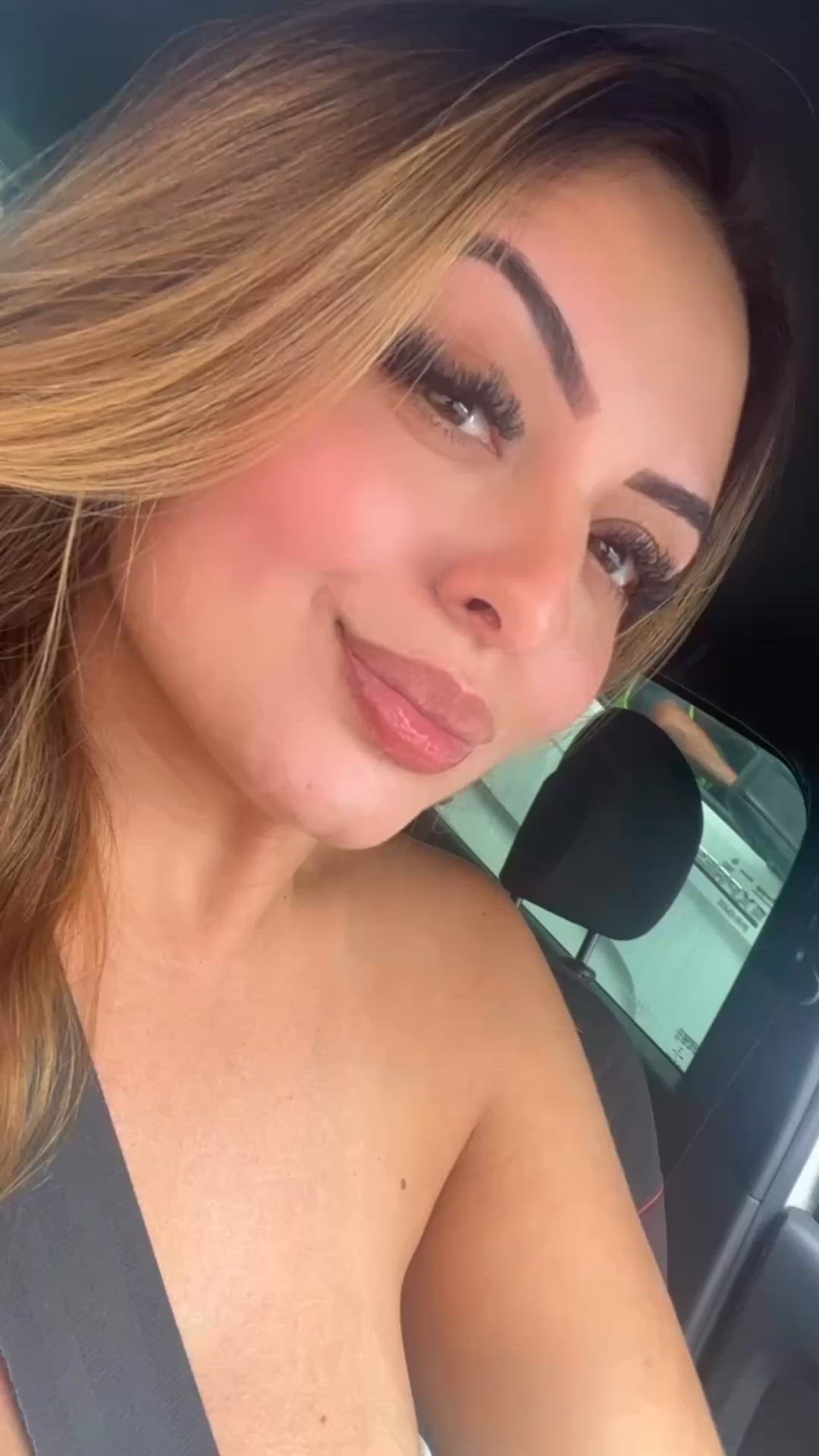 Vídeo Nina Oliveira, Vitória ES - Rainha do boquete - Clique para assistir