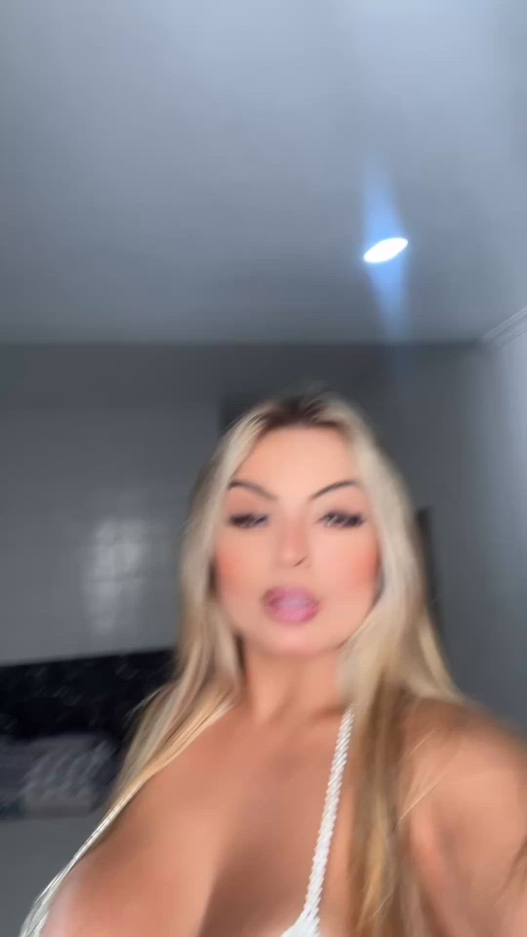 Vídeo Nina Oliveira, Vitória ES - Rainha do boquete - Clique para assistir