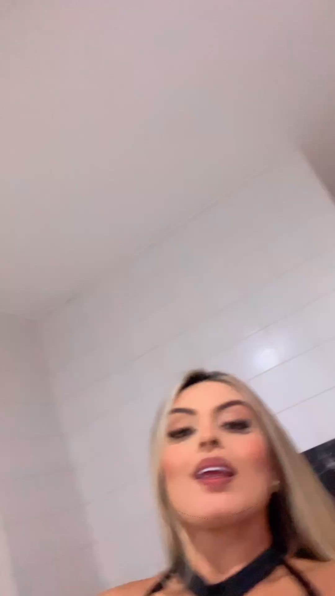 Vídeo Nina Oliveira, Vitória ES - Rainha do boquete - Clique para assistir