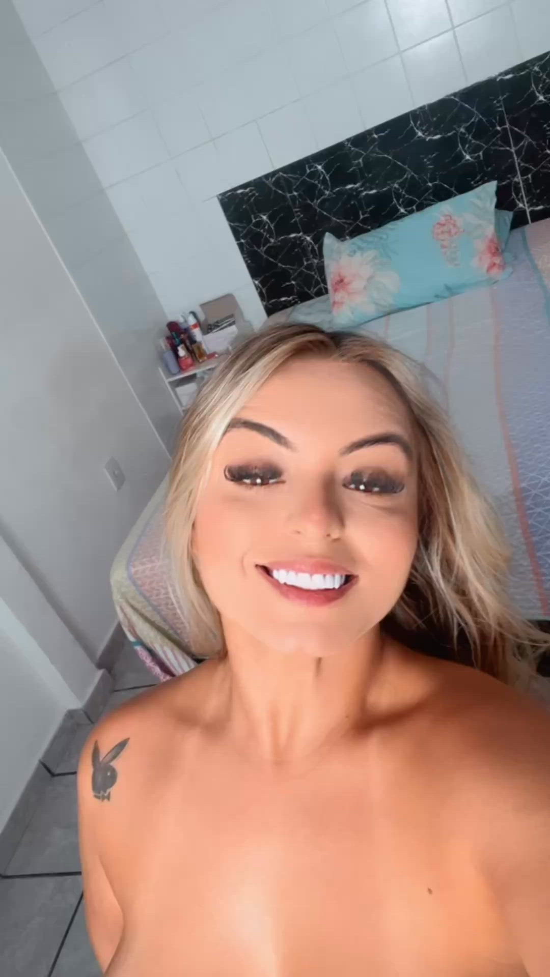 Vídeo Nina Oliveira, Vitória ES - Rainha do boquete - Clique para assistir