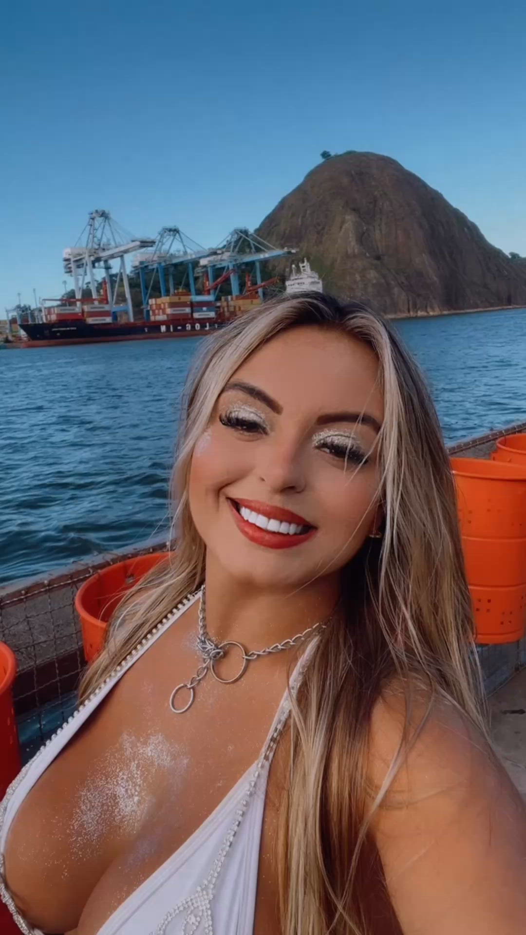 Vídeo Nina Oliveira, Vitória ES - Rainha do boquete - Clique para assistir