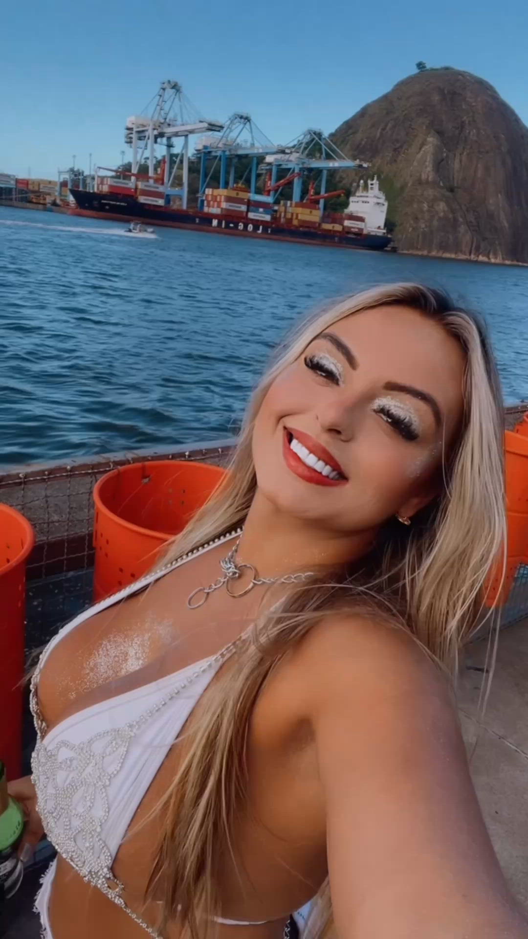 Vídeo Nina Oliveira, Vitória ES - Rainha do boquete - Clique para assistir