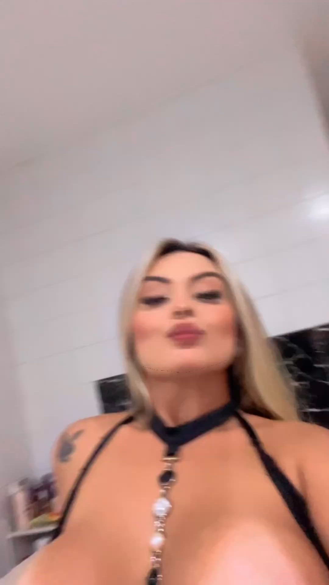 Vídeo Nina Oliveira, Vitória ES - Rainha do boquete - Clique para assistir