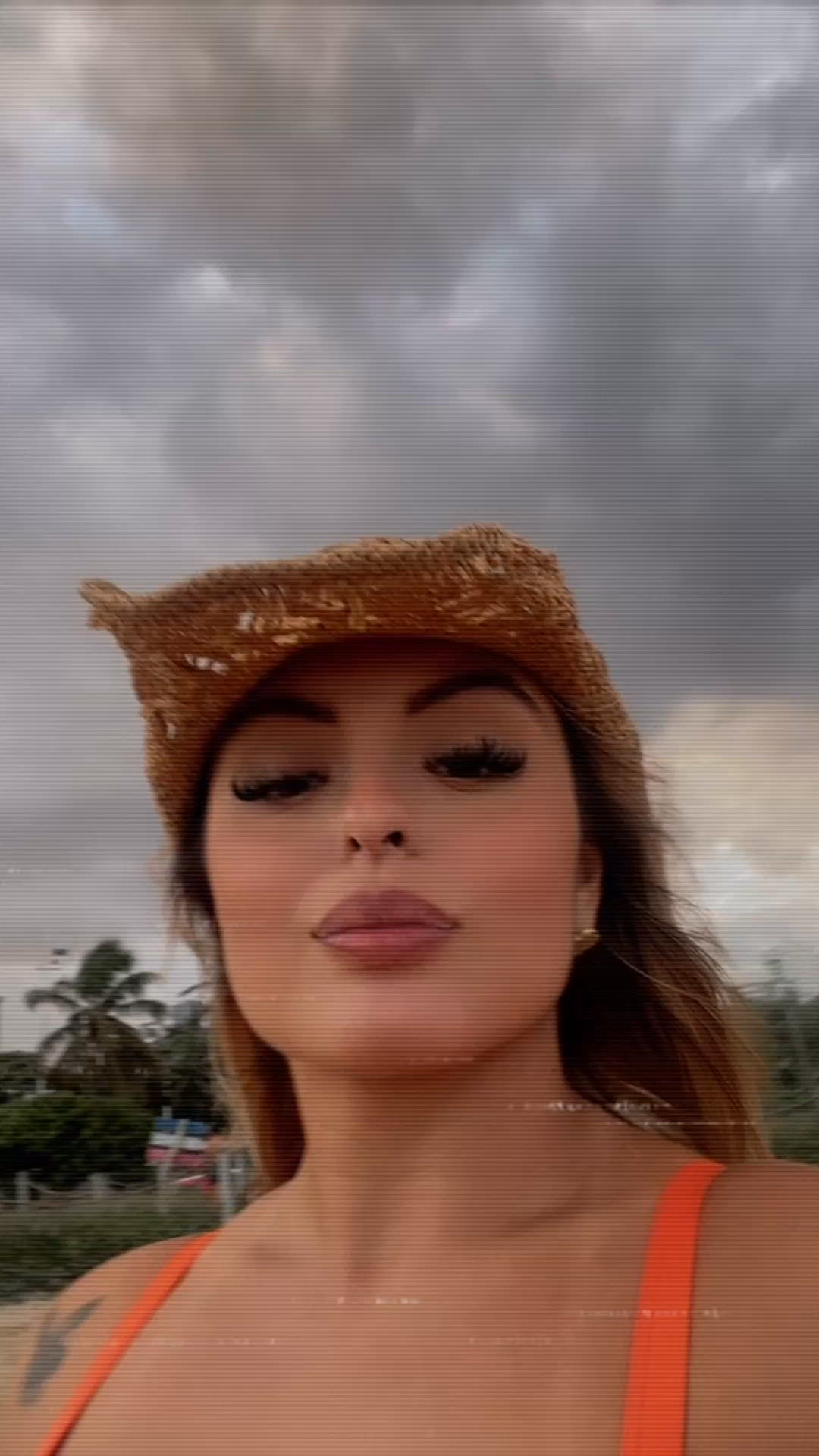 Vídeo Nina Oliveira, Vitória ES - Rainha do boquete - Clique para assistir