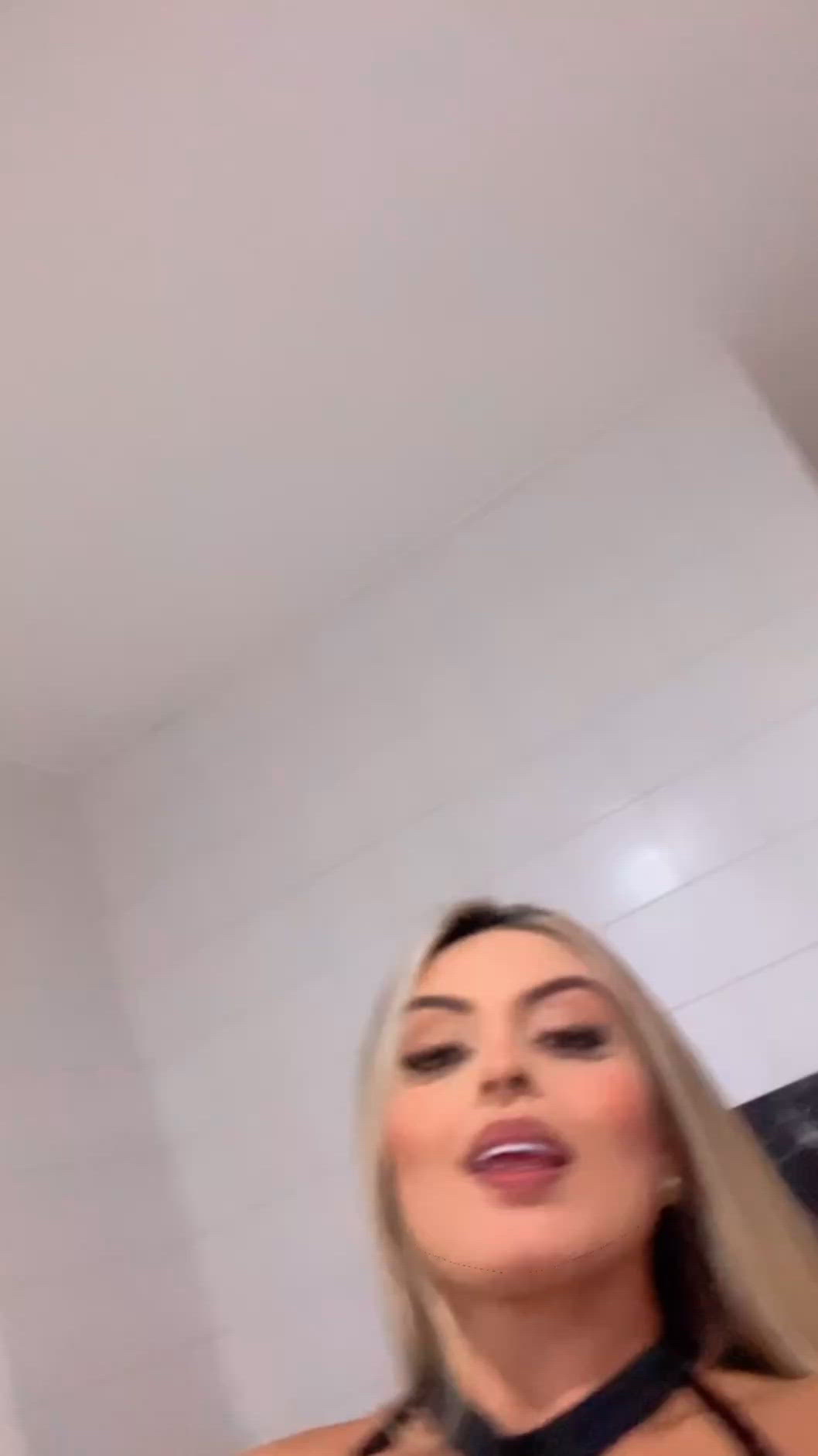 Vídeo Nina Oliveira, Vitória ES - Rainha do boquete - Clique para assistir