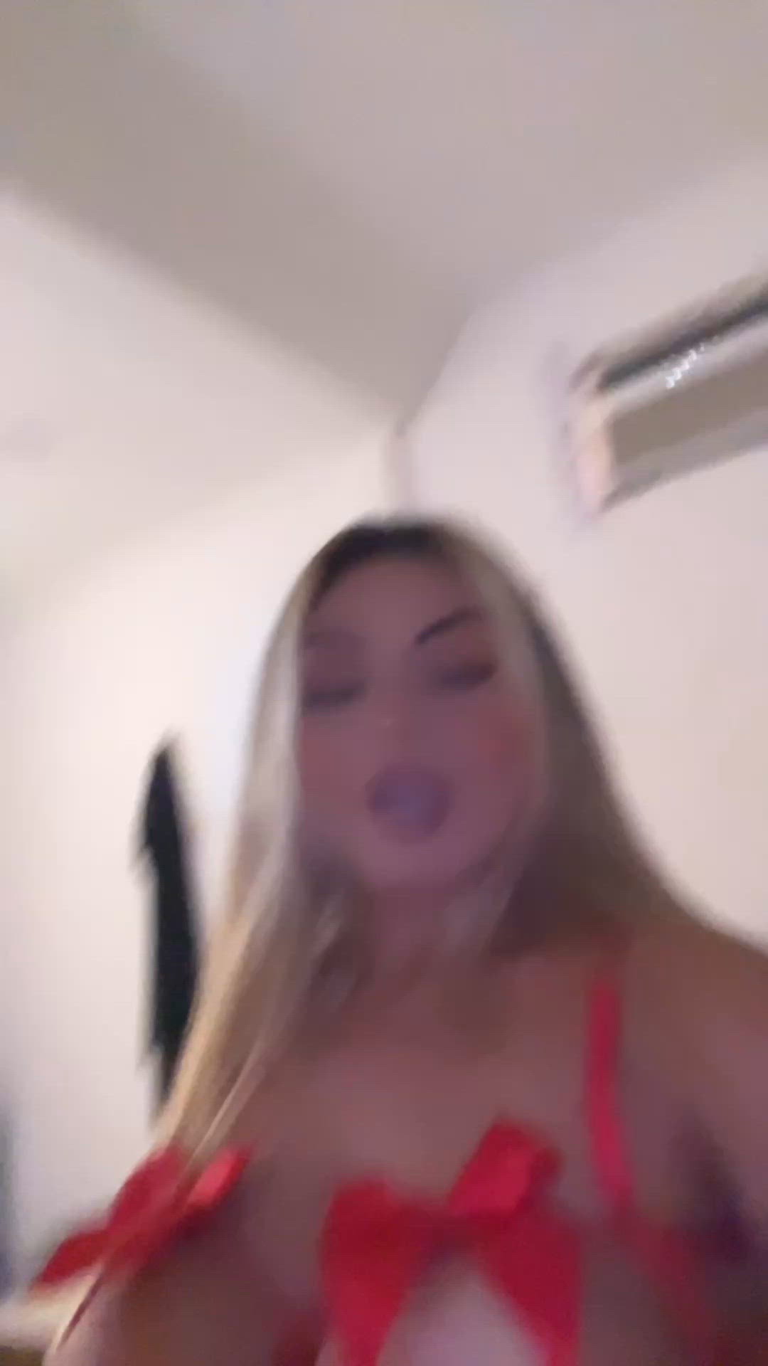 Vídeo Nina Oliveira, Vitória ES - Rainha do boquete - Clique para assistir