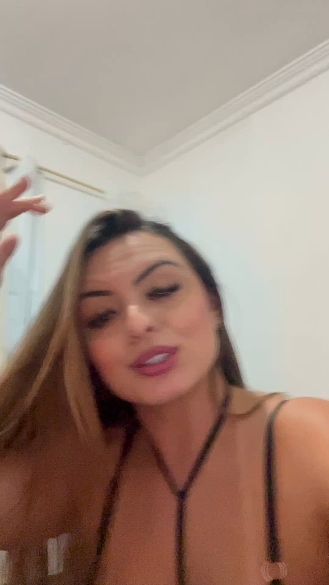 Vídeo Nina Oliveira, Vitória ES - Rainha do boquete - Clique para assistir