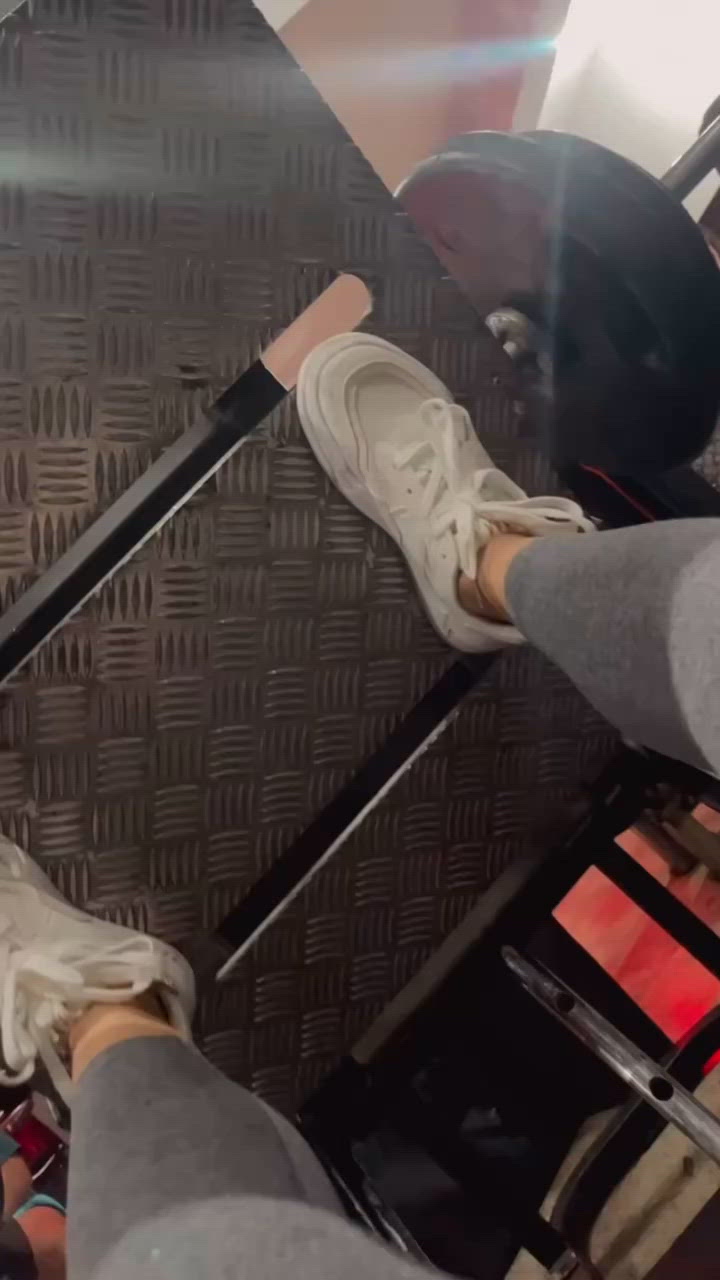 Vídeo Saiury Monasco, Vitória ES - Uma linda mulher, irresistível e elegante em temporada