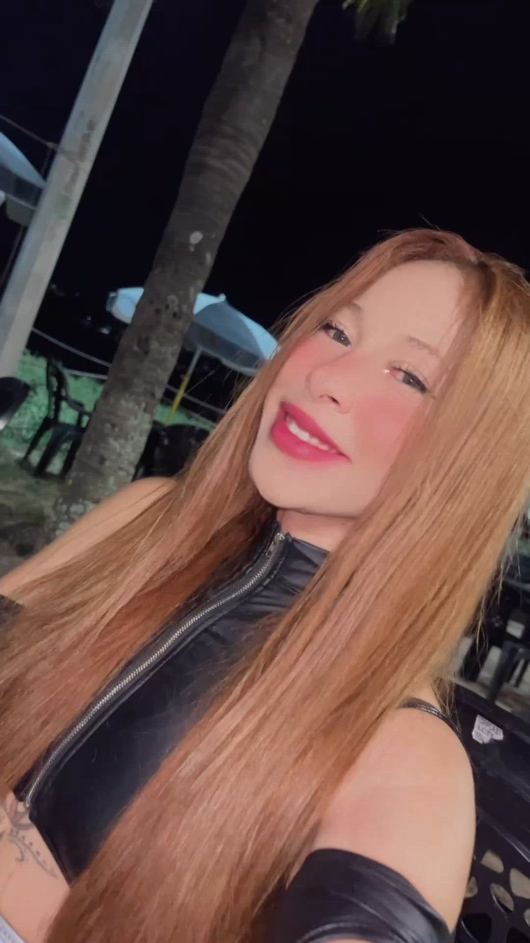 Vídeo Saiury Monasco, Vitória ES - Uma linda mulher, irresistível e elegante em temporada