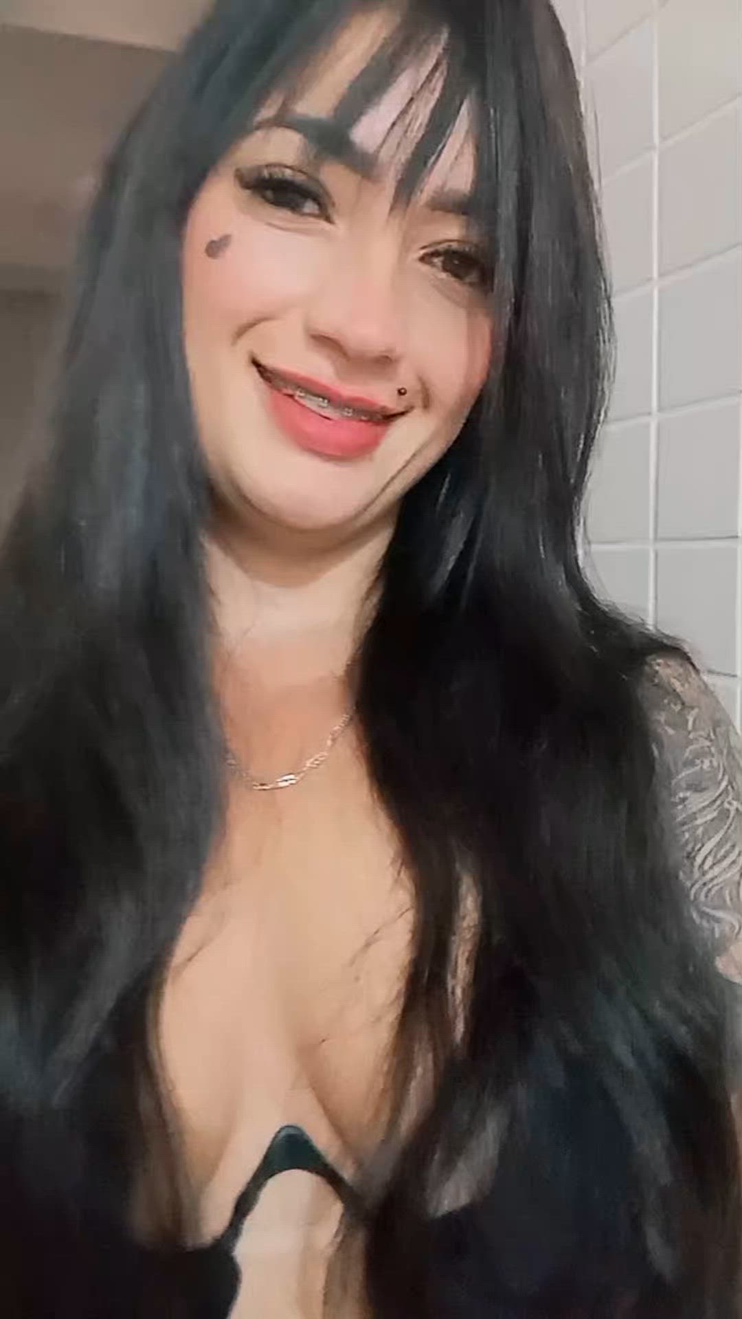 Vídeo Serena Bardot, São Mateus ES - Carioca de luxo, puro charme, delírio e sensação - Clique para assistir