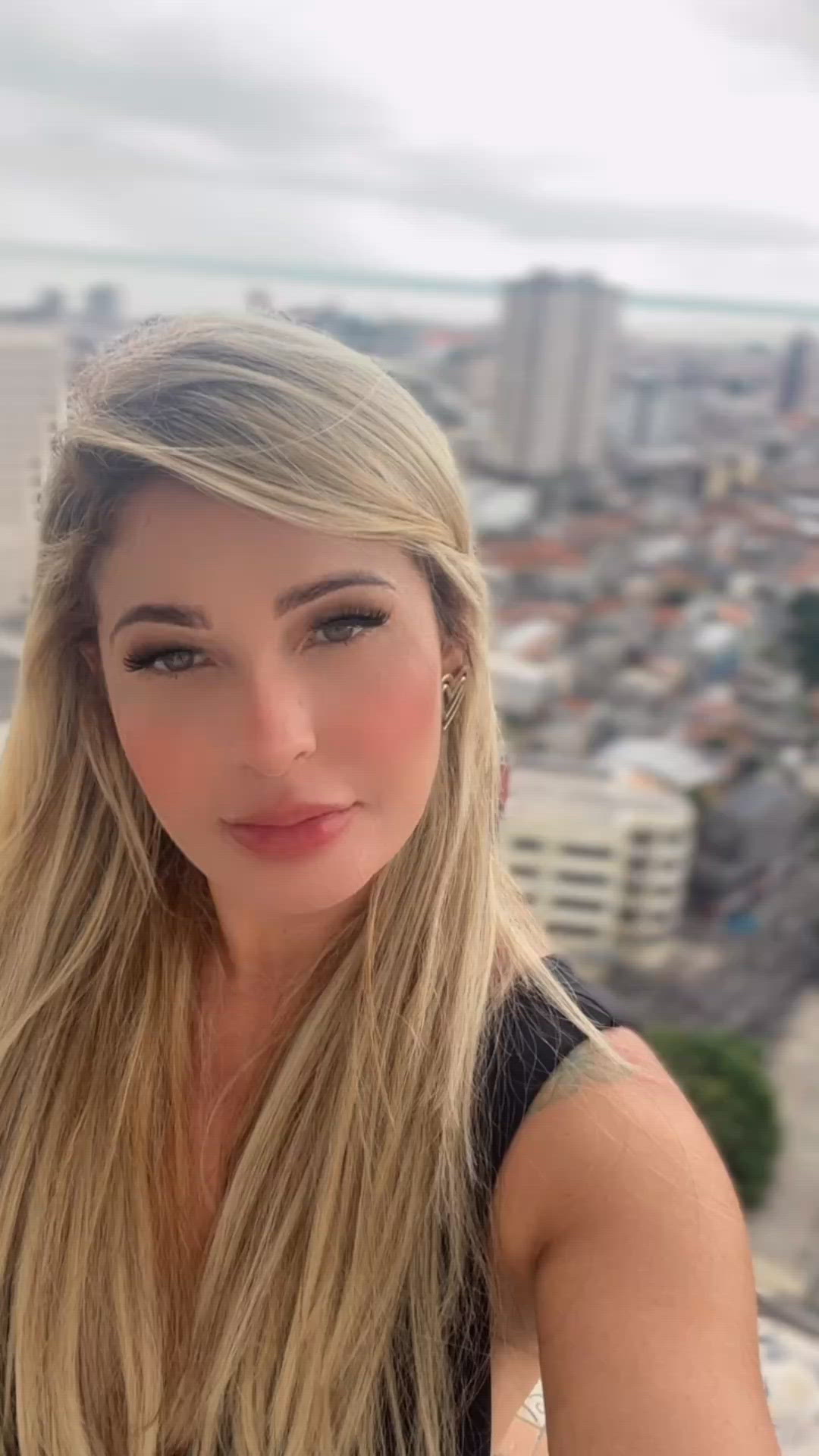 Vídeo Yasmin, Vitória ES - Sua sereia - Clique para assistir